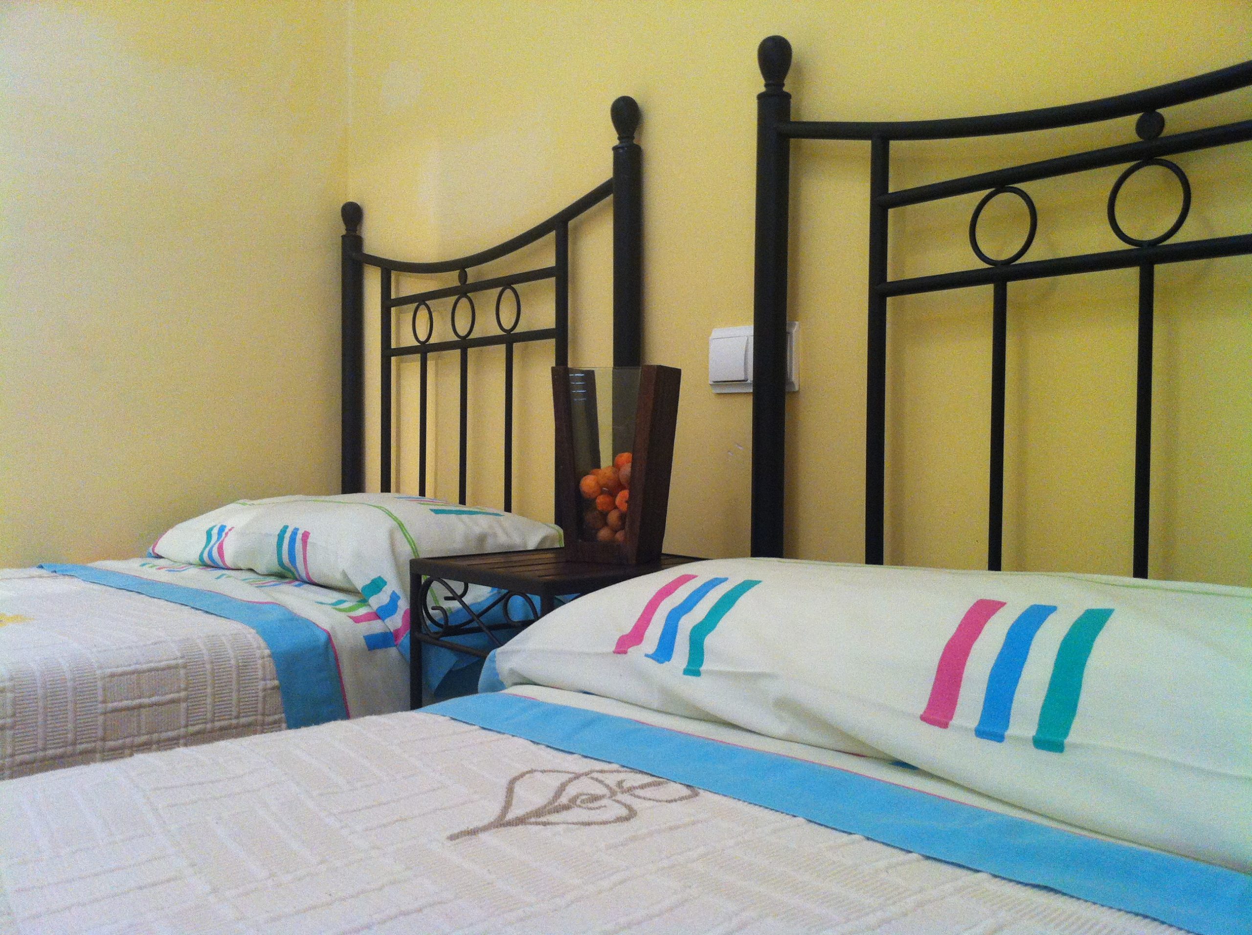 Dormitorio 2 camas apartamento Alfabega